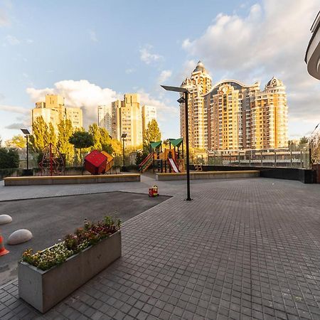 New Building Near Arena City Lesi Ukrainky 7A Киев Екстериор снимка