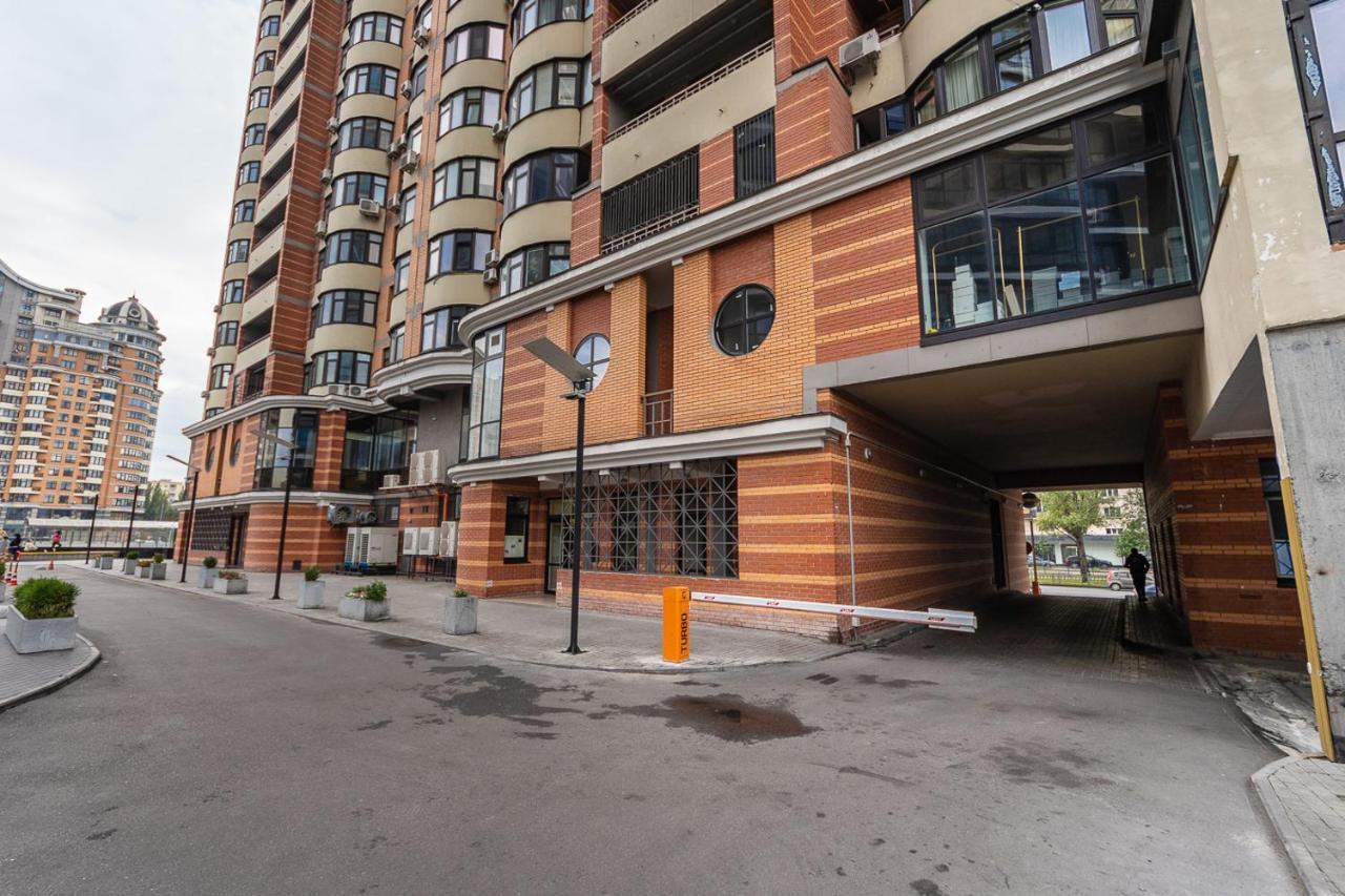 New Building Near Arena City Lesi Ukrainky 7A Киев Екстериор снимка